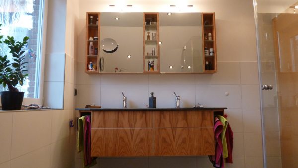 Badezimmer - Holz und Konzept